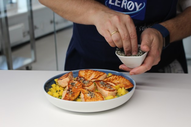 Salmon with seaweed spice