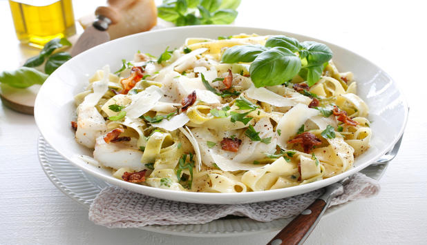 Pasta carbonara med torsk og bacon